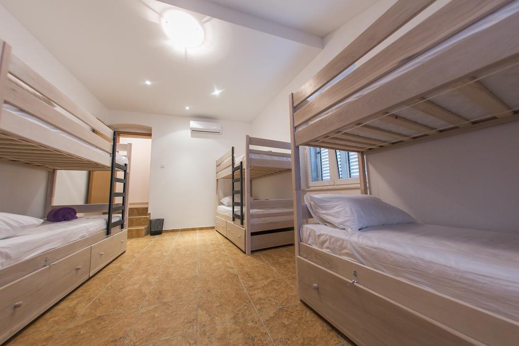 City Hostel Trogir Szoba fotó