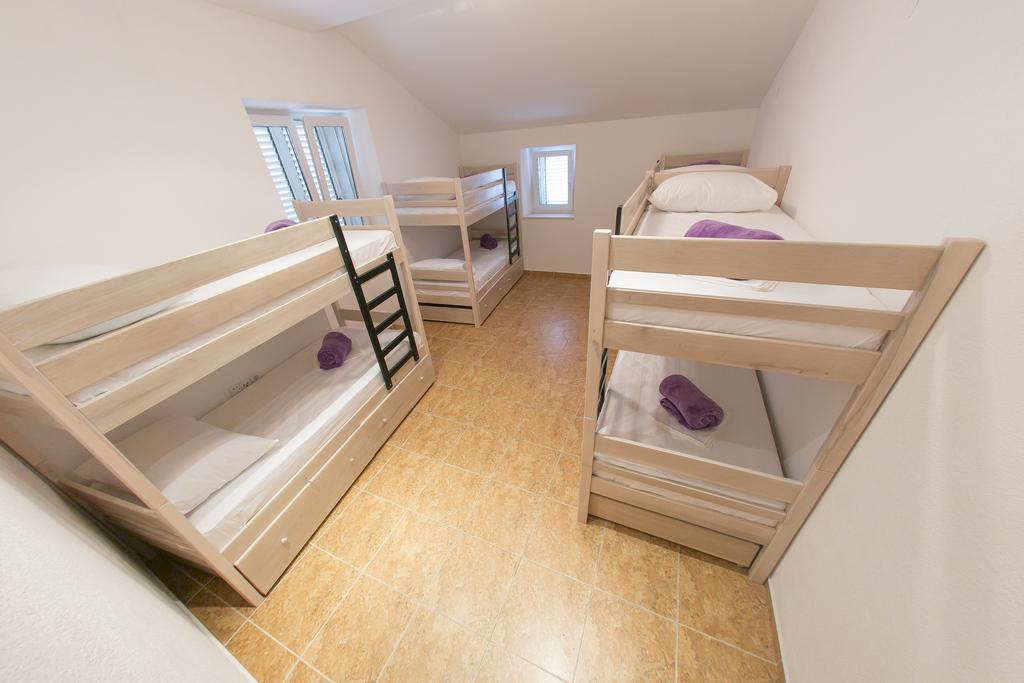 City Hostel Trogir Szoba fotó